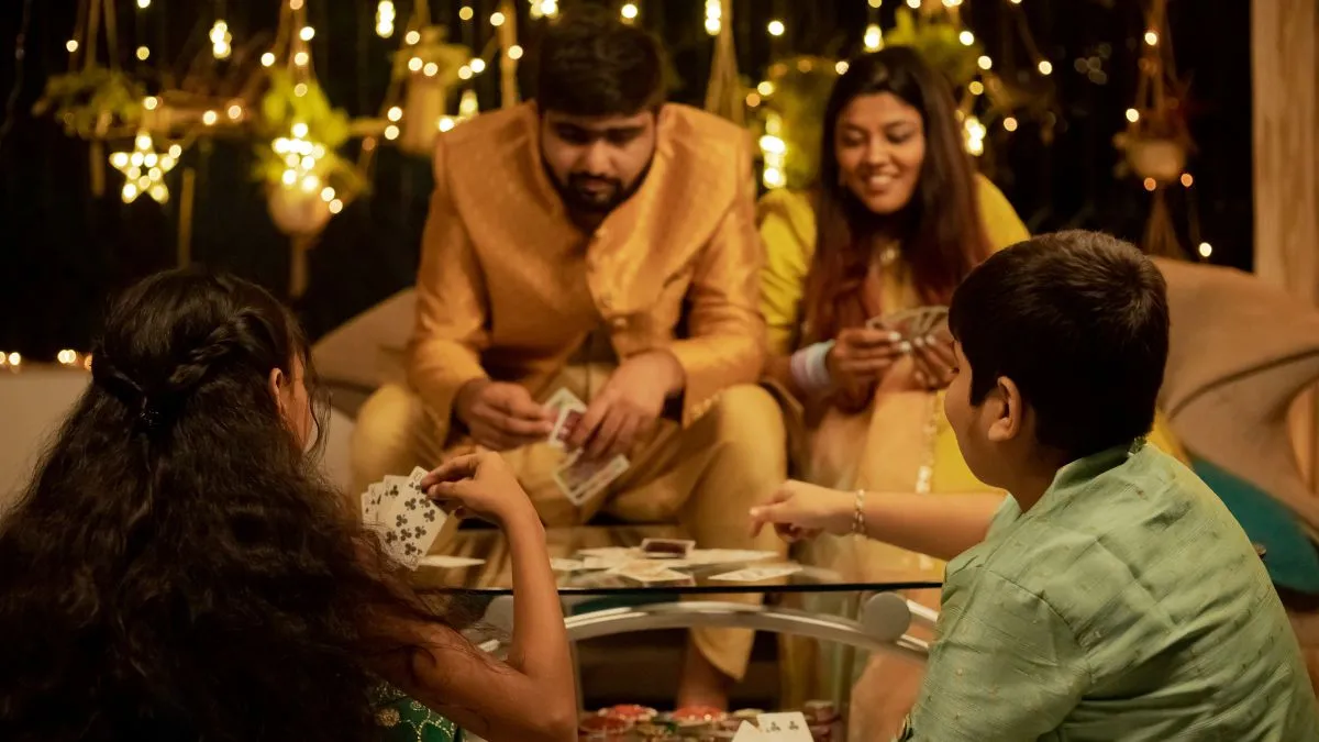 diwali-2024-special-known-about-the-tradition-of-playing-cards-with-friends-during-the-festival