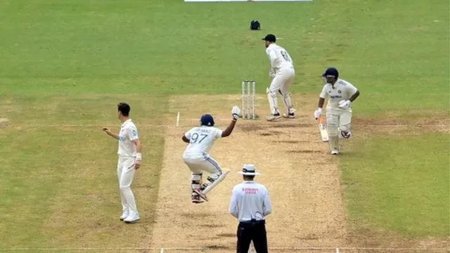 ind-vs-nz-sarfaraz-khan-yells-at-rishabh-pant-to-avoid-massive-run-out-in-1st-test-against-new-zealand-watch