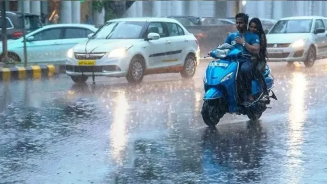 bengaluru-weather-heavy-rain-leads-to-power-cuts-waterlogging-and-traffic-chaos-yellow-alert-sounded-in-several-areas-details