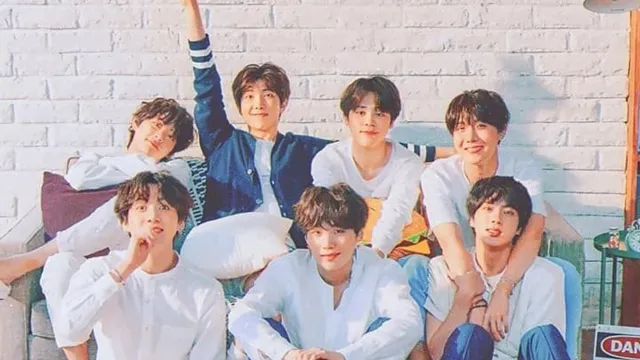 bts-v-jungkook-jhope-and-others-give-tough-competition-to-kareena-kapoor-khan-as-they-dance-on-choli-ke-peeche-song-viral-video