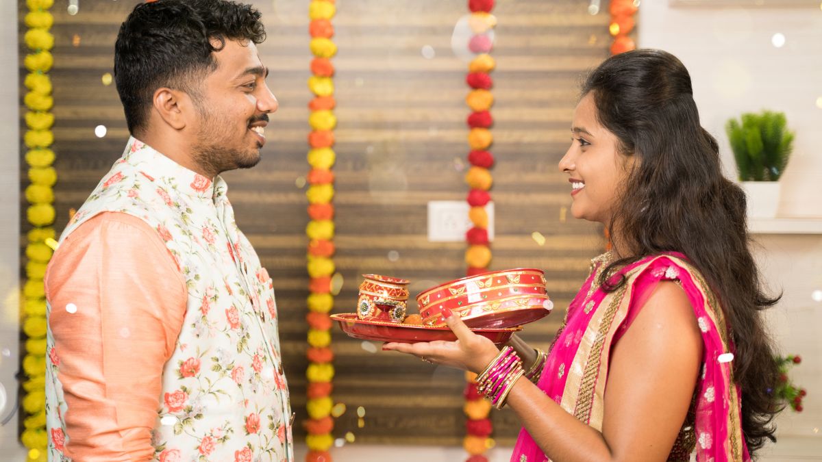 Karwa Chauth 2024 5 Heartfelt Gift Ideas By Husband To Make His Wife