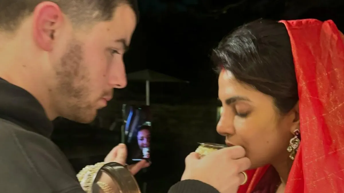 priyanka-chopra-celebrates-karwa-chauth-in-filmy-way-with-nick-jonas-in-london-photos