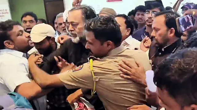 yogendra-yadav-manhandled-in-maharashtra-akola-allegedly-by-vba-workers-vanchit-bahujan-aghadi-video-yogendra-yadav-attacked