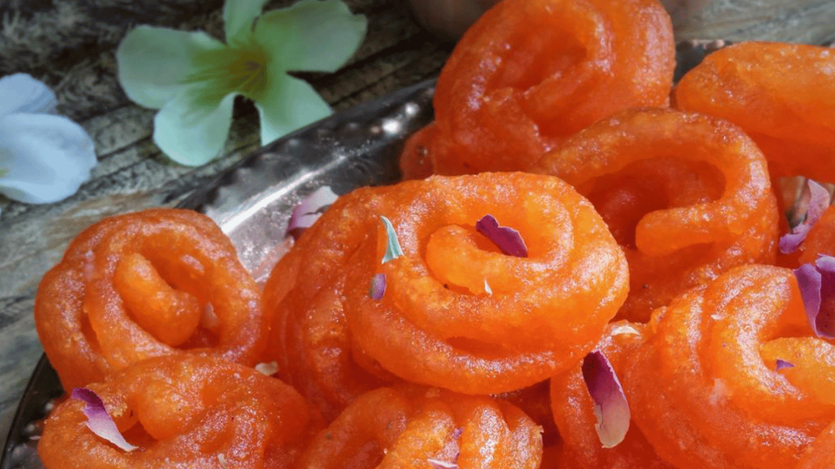 new-york-store-sells-jalebi-as-honey-pretzels-for-rs-1260-desis-have-questions