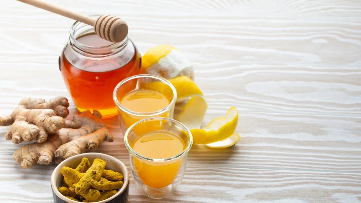 5-incredible-health-benefits-of-turmeric-and-honey-an-immunity-boosting-drink-for-the-winter-season