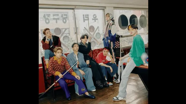 bts-v-jungkook-and-other-members-recreate-shah-rukh-khan-charm-on-yeh-ladka-hai-allah-song-leaving-army-blushing-viral-video