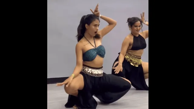 woman-sets-dance-floor-on-fire-with-hot-belly-dance-moves-on-tamannaah-bhatia-aaj-ki-raat-song-viral-video