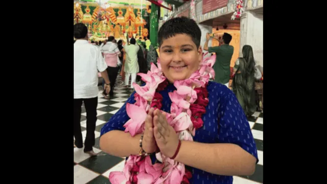swami-rambhadracharya-sends-bal-sant-baba-abhinav-arora-off-stage-internet-trolls-flood-viral-video-maryada-hai-mari