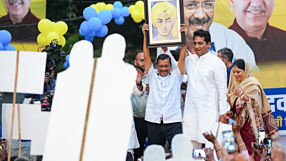 arvind-kejriwal-responds-to-attack-during-delhi-vikaspuri-padyatra-do-you-want-to-kill-me-dares-bjp-to-contest-polls