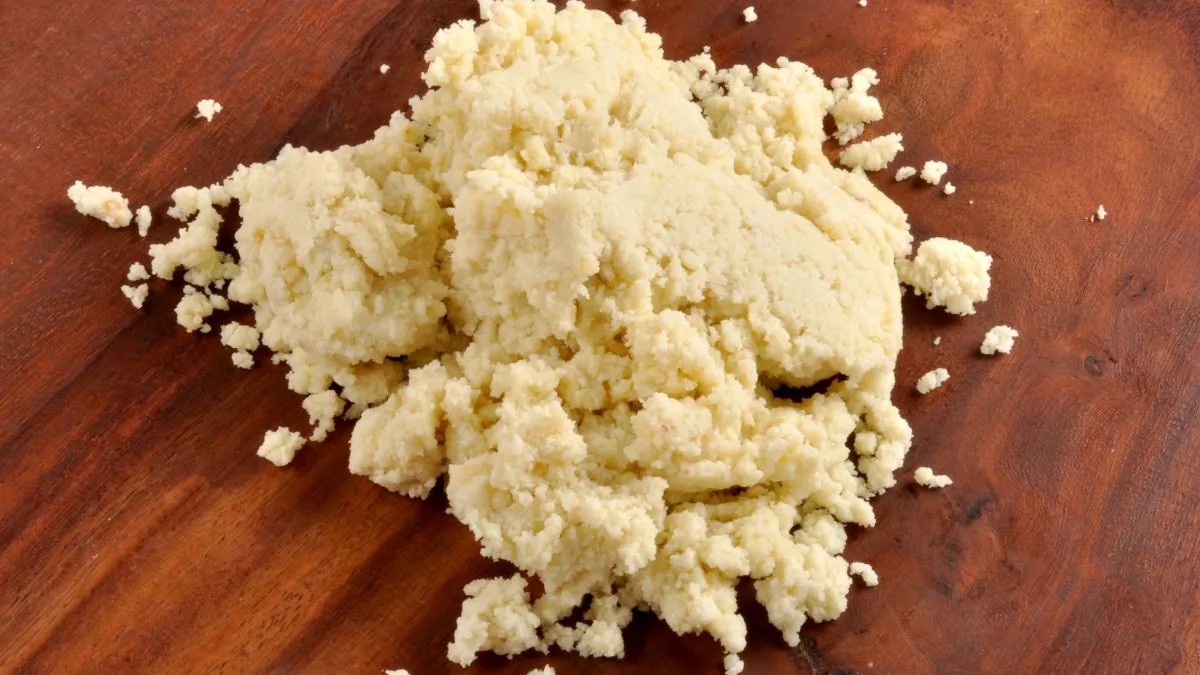 diwali-2024-how-to-identify-adulterated-khoya-for-sweets-try-these-3-simple-ways-at-home