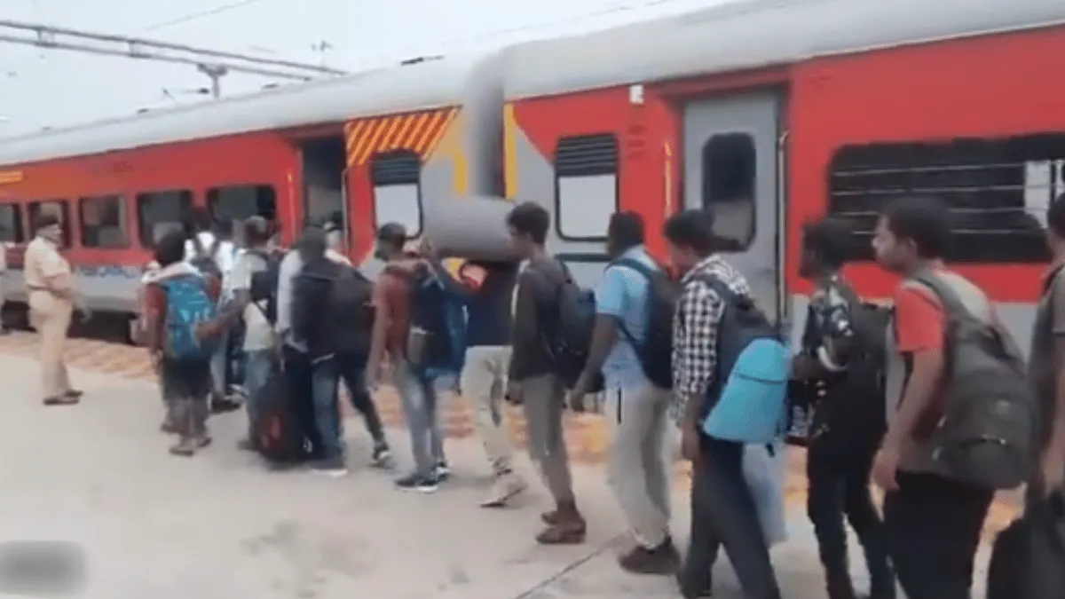 diwali-2024-rpf-personnel-heaps-praise-over-successfully-managing-festive-rush-at-hyderabad-railway-station