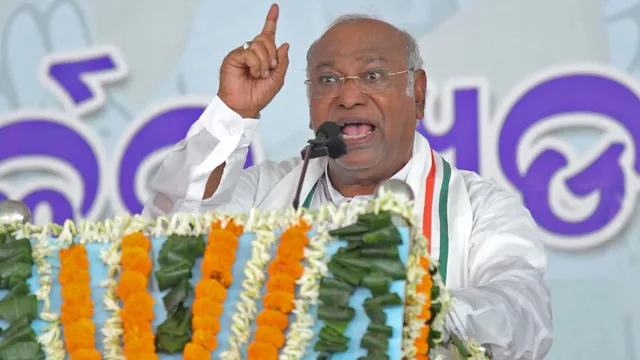 pm-modi-vs-kharge-congress-chief-hits-back-at-prime-minister-amid-row-over-poll-promises