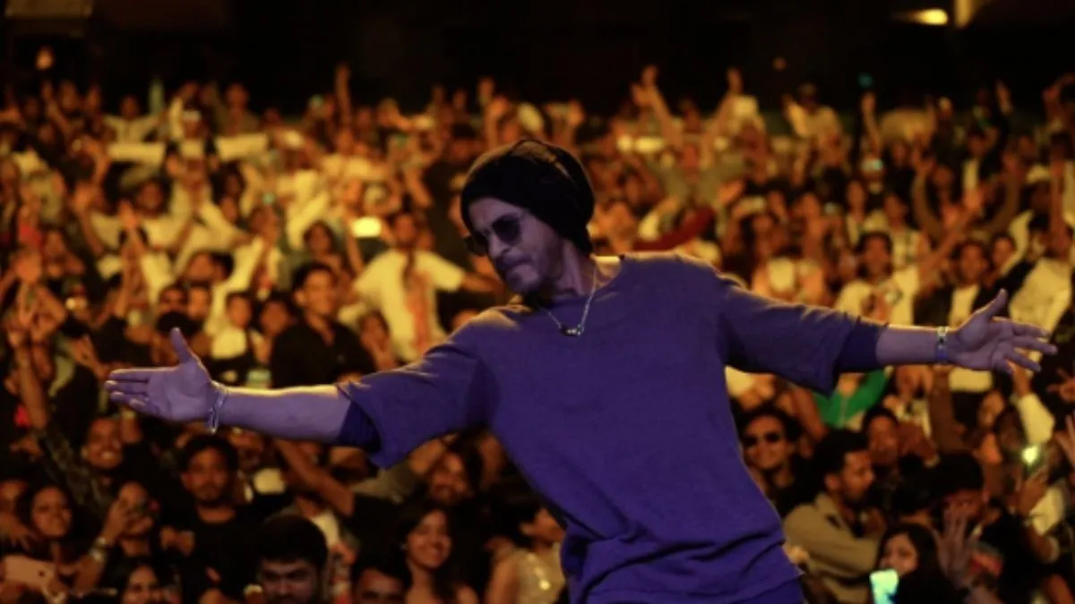 shah-rukh-khan-dances-at-fan-event-to-celebrate-59th-birthday-fans-anticipate-king-movie-update-watch