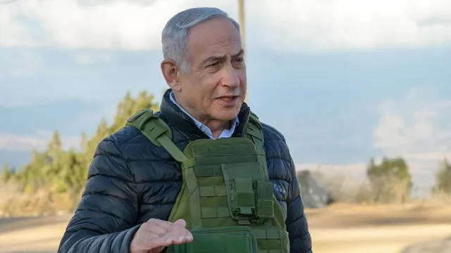 israeli-pm-netanyahu-visits-lebanon-border-vows-to-firmly-respond-to-hezbollah-with-or-without-deal