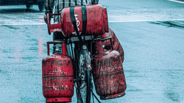 diwali-2024-irritated-family-throws-gas-cylinder-at-another-family-for-cracking-too-many-firecrackers-viral-video