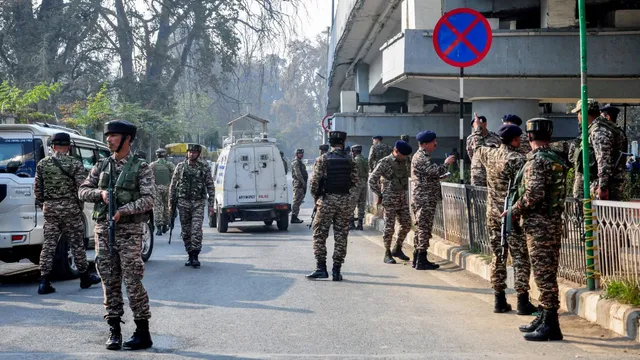 srinagar-grenade-attack-cm-abdullah-makes-appeal-to-forces-lg-manoj-sinha-mehbooba-mufti-after-civilians-injured-casualties-near-lal-chowk-congress-hints-at-conspiracy-updates