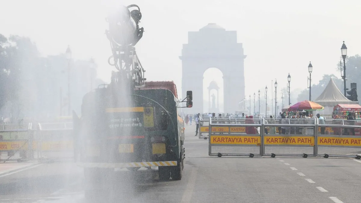 delhi-pollution-anand-vihar-aqi-hazardous-pollution-levels-stubble-burning-delhi-government-gopal-rai-anti-smog-guns-deployment