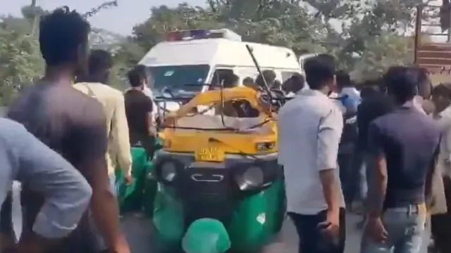 up-road-accident-10-dead-several-injured-after-auto-collides-with-dcm-truck-in-hardoi