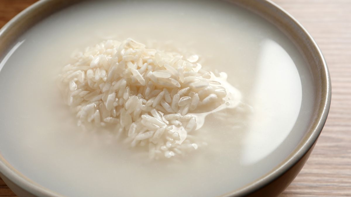 5-easy-ways-to-reuse-leftover-rice-water-that-you-might-not-know
