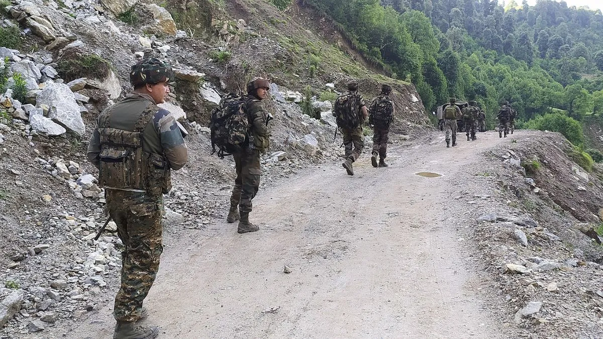 jk-2-village-defence-guards-killed-by-kashmir-tigers-in-kishtwar-cm-abdullah-condemns