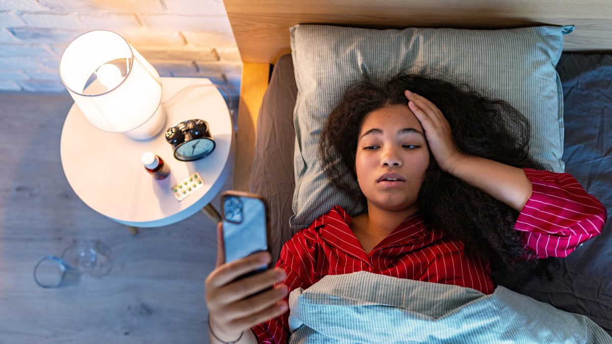 do-you-usually-wake-up-in-middle-of-night-common-reasons-explained