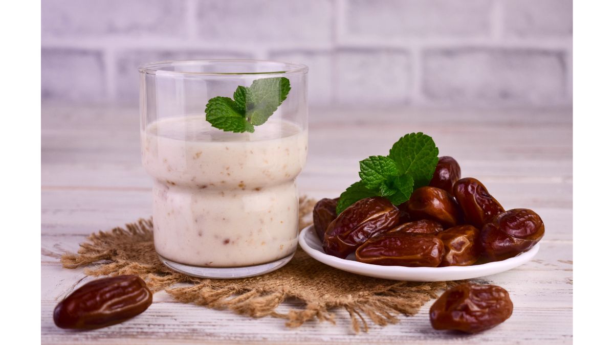 dates-and-almond-smoothie
