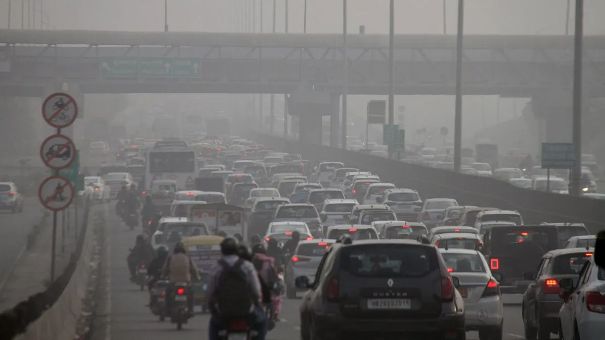 Delhi News Air Quality Sees Slight Improvement But Remains In Very Poor Category For 12th 0019