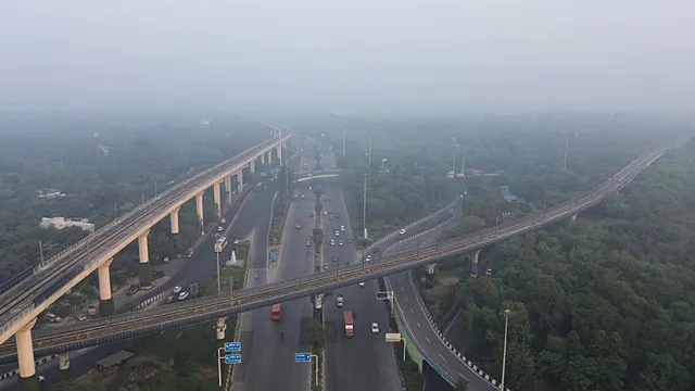 delhi-air-pollution-bawana-jahangirpuri-stations-record-aqi-in-severe-category-visibility-dips-to-800-metres