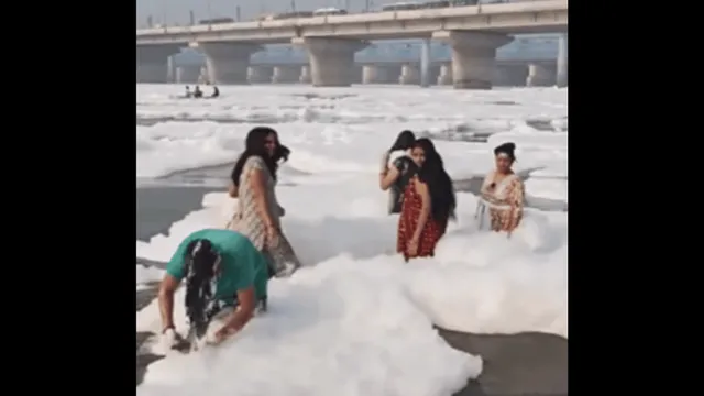 viral-video-shows-woman-shampooing-hair-with-yamuna-river-toxic-foam-desis-react