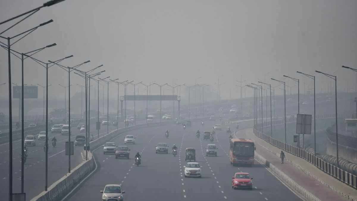 delhi-air-pollution-deteriorating-aqi-raises-health-concerns-33-percent-delhiites-using-cough-syrup-13-percent-relying-on-inhalers