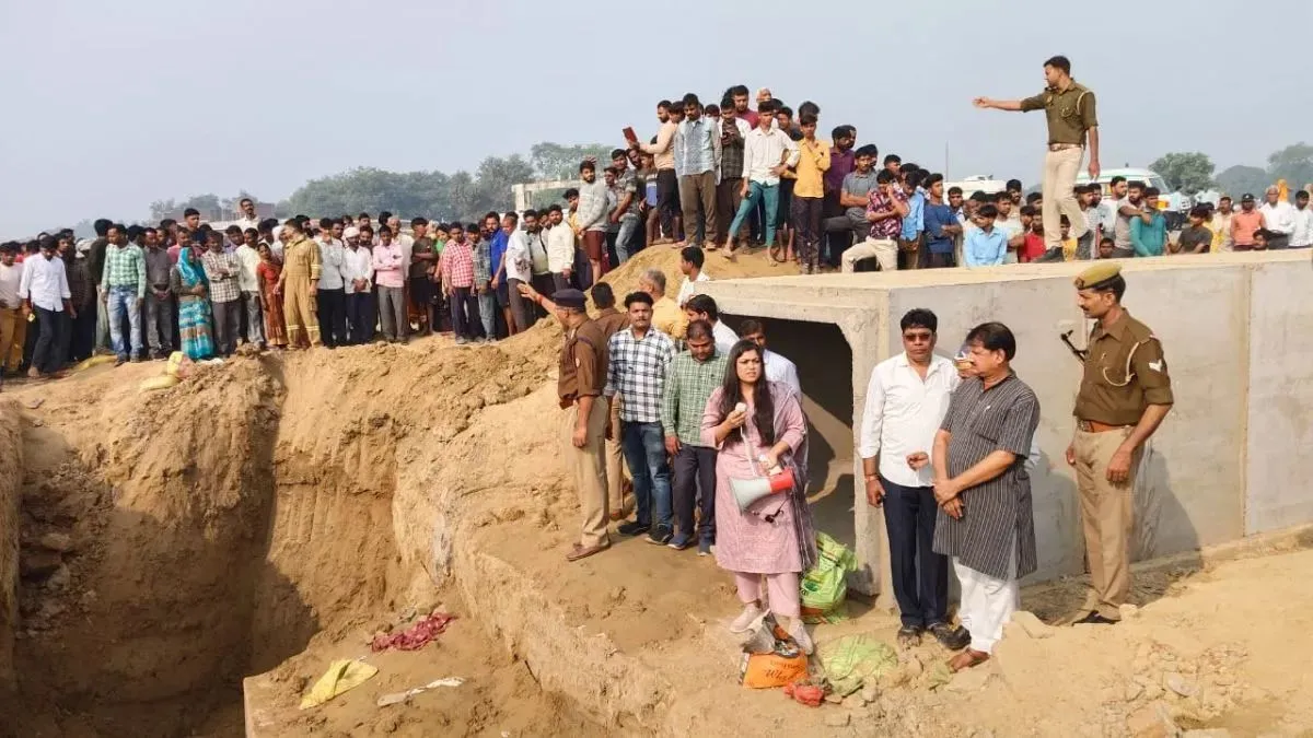 up-news-four-women-dead-several-trapped-in-mudslide-in-kasganj-rescue-ops-underway