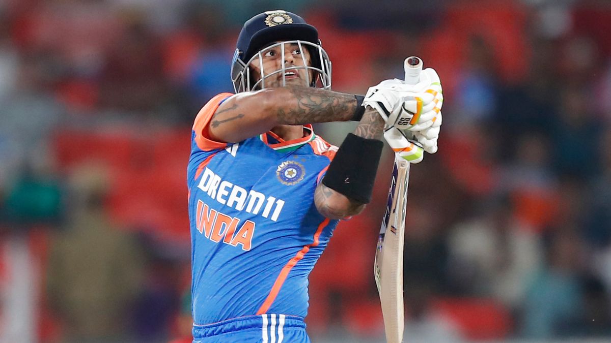 champions-trophy-2025-india-vs-pakistan-suryakumar-yadav-gives-fitting-reply-to-fans-pakistan-kyu-nahi-aa-rahe-aap-question-video-goes-viral-watch