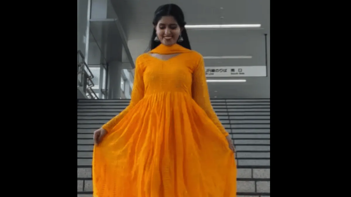 desi-girl-turns-heads-in-japan-with-her-ethnic-attire-internet-reacts-viral-video