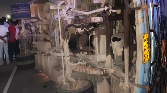 bihar-news-two-dead-28-injured-after-bus-on-gayadobhi-nh-hits-divider-and-overturns-driver-absconding