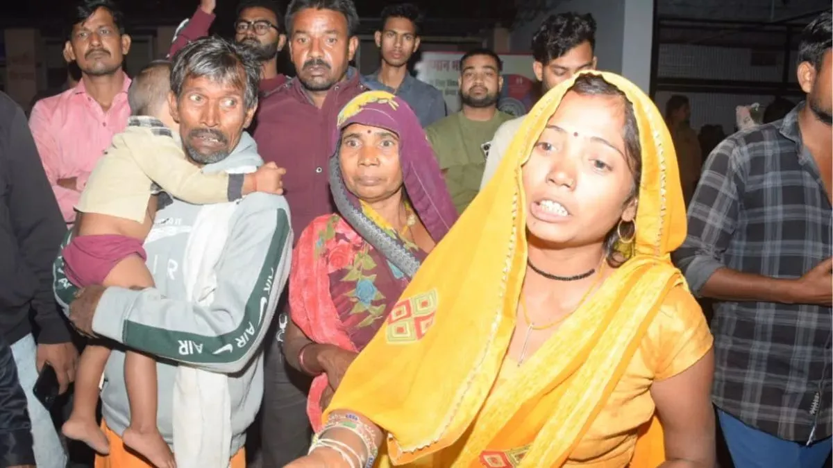 jhansi-medical-college-fire-screams-of-kins-echoed-belongings-shattered-everywhere-how-10-newborn-were-charred-to-death-in-ten-minutes