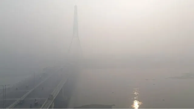 delhi-pollution-air-quality-deteriorates-to-severe-plus-delhi-aqi-sc-pollution-hearing-grap-4-restrictions-atishi-delhi-flights-delayed-cpcb