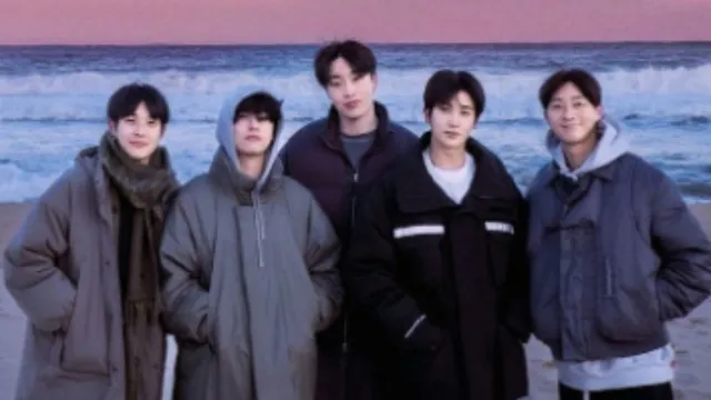 bts-v-wooga-squad-misses-him-at-park-hyung-sik-birthday-celebration-play-our-beloved-summer-christmas-tree-photos