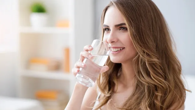 how-many-glasses-of-water-you-should-drink-to-achieve-flawless-skin-4-simple-things-to-remember
