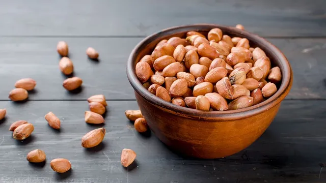 5-potential-benefits-of-eating-peanuts-everyday-in-winter