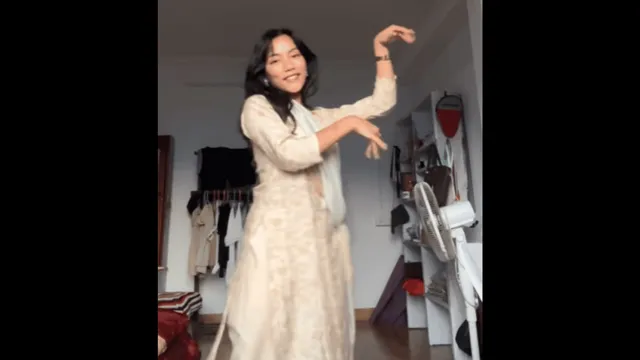 girls-peak-feminine-urge-to-dance-on-janhvi-kapoor-chuttamalle-song-gets-internet-nodding-along-viral-video