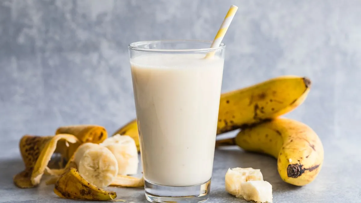 why-should-you-not-eat-banana-with-milk-side-effects-of-this-food-combination