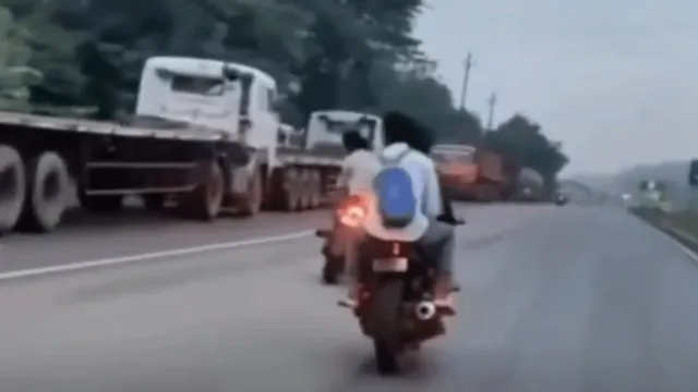 viral-video-men-triple-riding-on-bike-do-stunts-on-highway-fall-face-first-leaving-internet-satisfied-watch