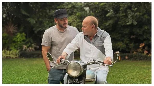salman-khans-fatherson-moment-melts-fans-hearts-salim-khan-poses-with-his-first-bike