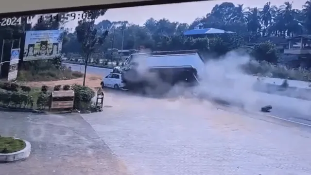 karnataka-viral-video-reversing-car-on-highway-gets-brutally-rammed-by-speeding-truck-watch