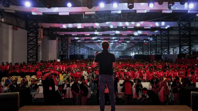 deepinder-goyal-ex-employee-defends-zomato-ceo-chief-of-staff-post-pitch-internet-reacts