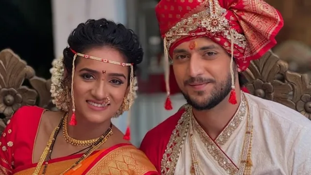 shakalaka-boom-boom-actor-kinshuk-vaidya-marries-longtime-girlfriend-diiksha-nagpal-in-maharashtrian-custom