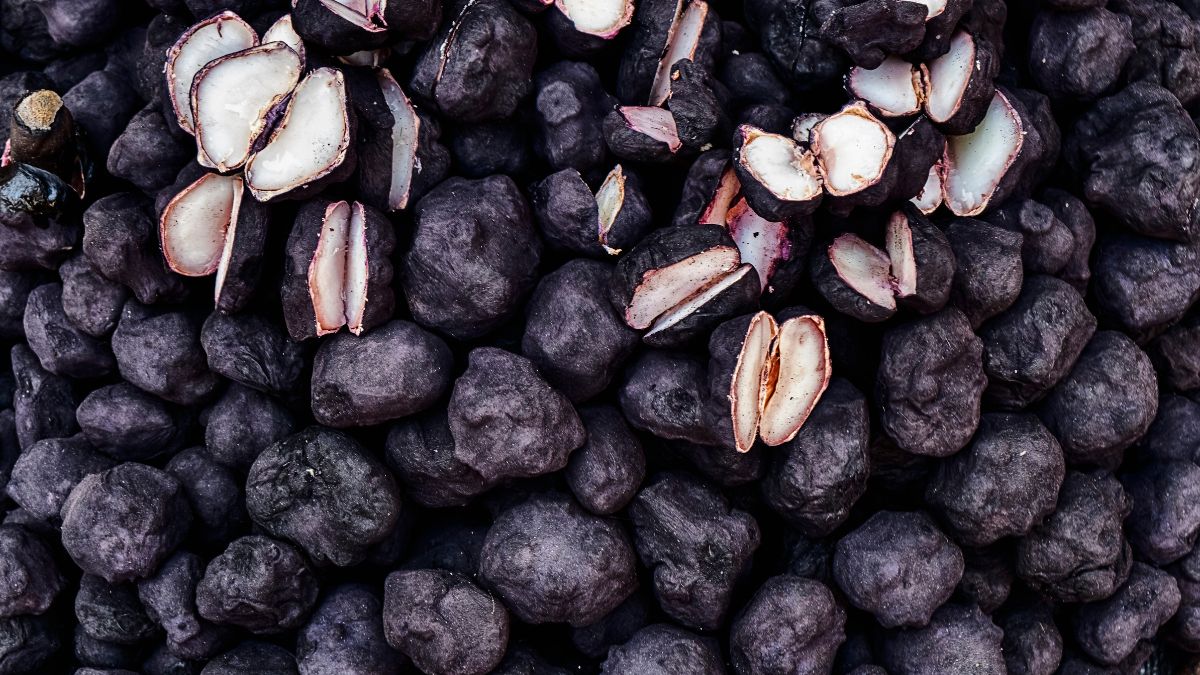 why-you-should-eat-water-chestnut-in-winter-know-impressive-health-benefits-of-singhara