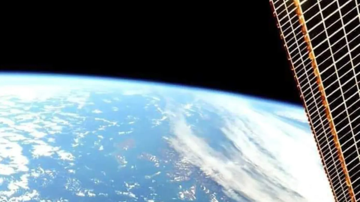 not-taj-mahal-burj-khalifa-antilia-but-international-space-station-is-the-most-expensive-manmade-object