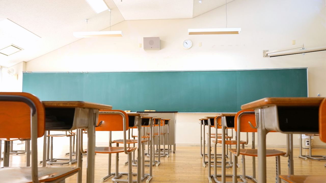 delhi-ncr-schools-closed-update-will-gurugram-faridabad-ghaziabad-noida-conduct-hybrid-classes-heres-what-air-quality-panel-says