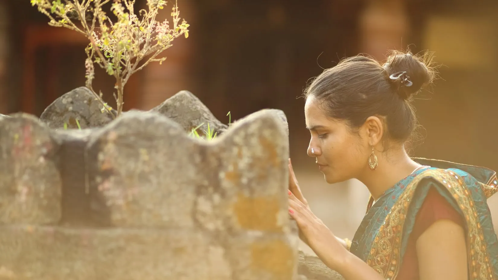 keep-these-important-things-in-mind-while-wearing-holy-tulsi-mala